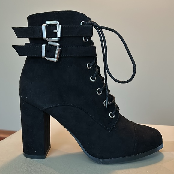 Madden Girl Klaim Black Suede Booties - Size 7 - Picture 5 of 8